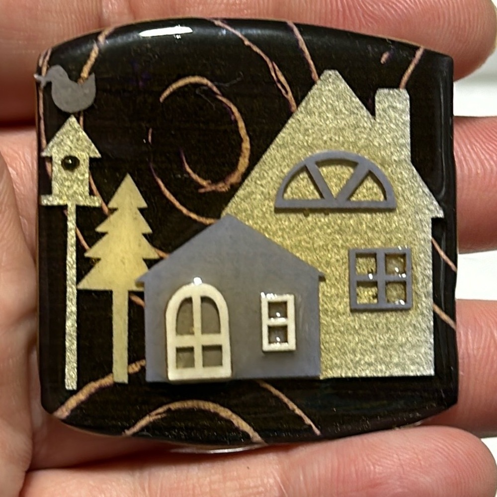 House Pin by Lucinda Excellent Condition